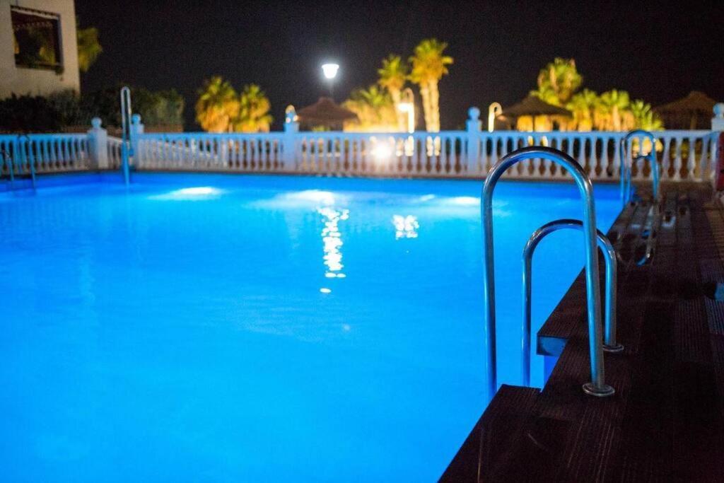Acogedor Con 3 Piscinas En Primera Linea De Playa Apartment Almunecar