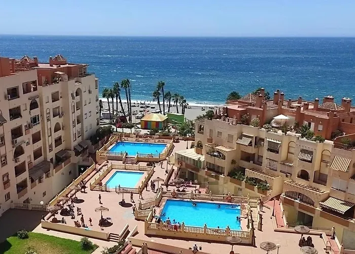 Acogedor Apartamento Con 3 Piscinas En Primera Linea De Playa