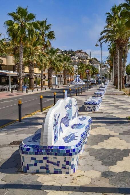 Acogedor Con 3 Piscinas En Primera Linea De Playa