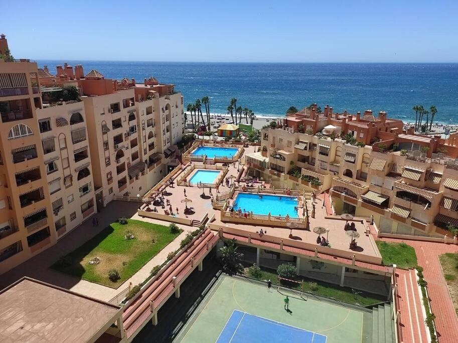 Acogedor Con 3 Piscinas En Primera Linea De Playa Apartment