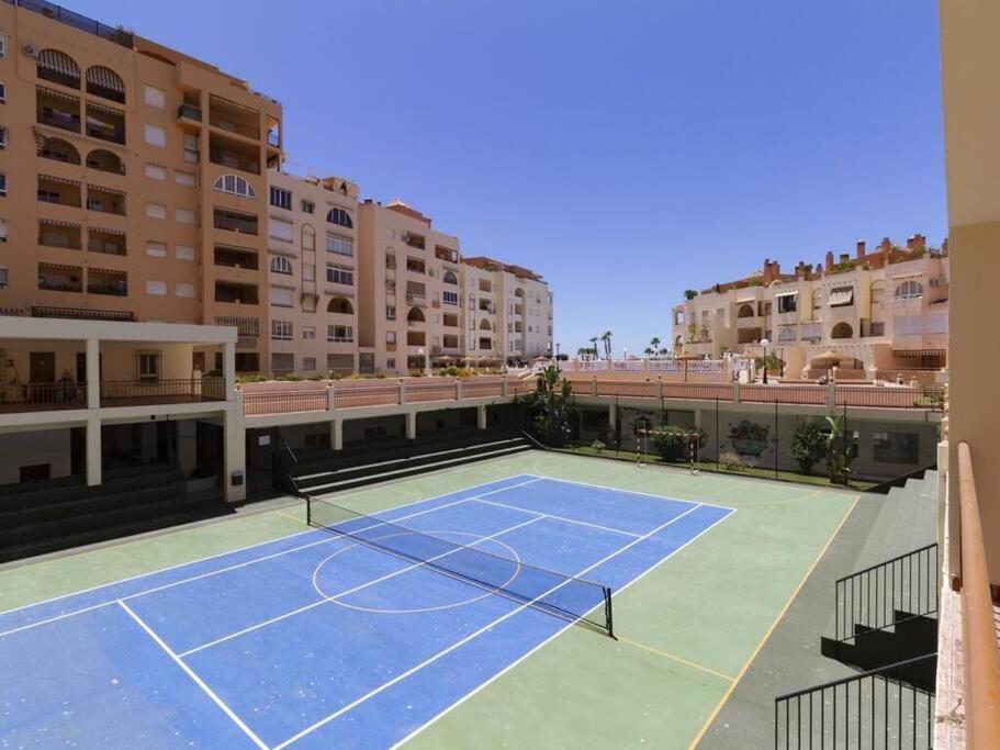Acogedor Con 3 Piscinas En Primera Linea De Playa * Almunecar