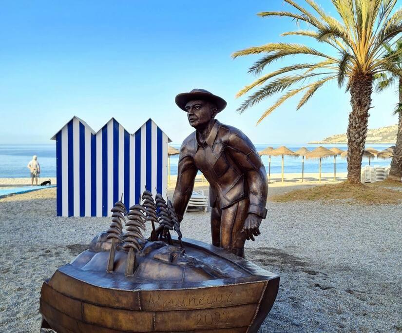 Acogedor Con 3 Piscinas En Primera Linea De Playa *