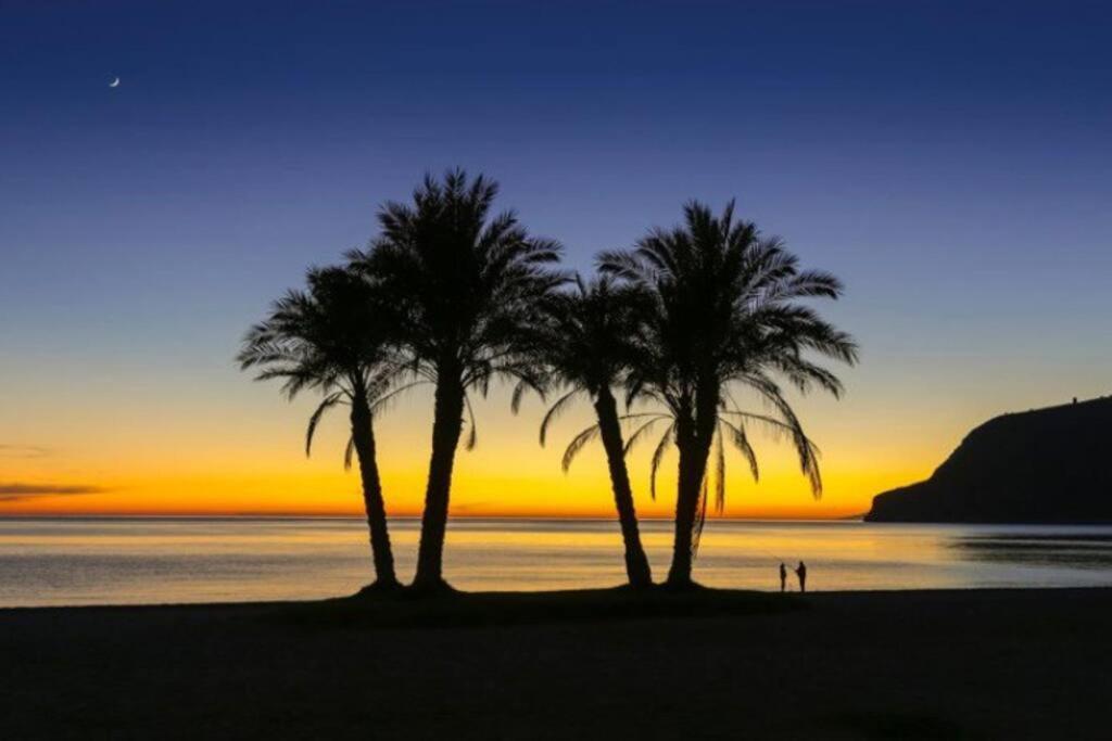 Acogedor Con 3 Piscinas En Primera Linea De Playa Apartment Almunecar