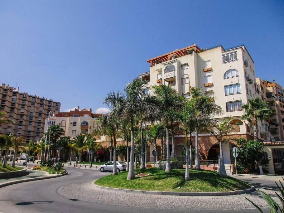 Acogedor Con 3 Piscinas En Primera Linea De Playa