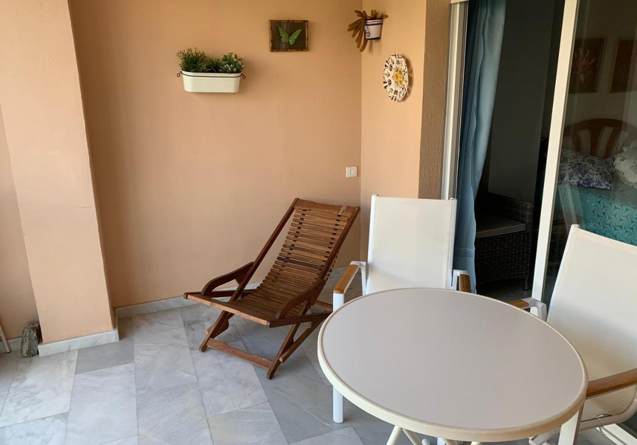 Acogedor Con 3 Piscinas En Primera Linea De Playa * Almunecar