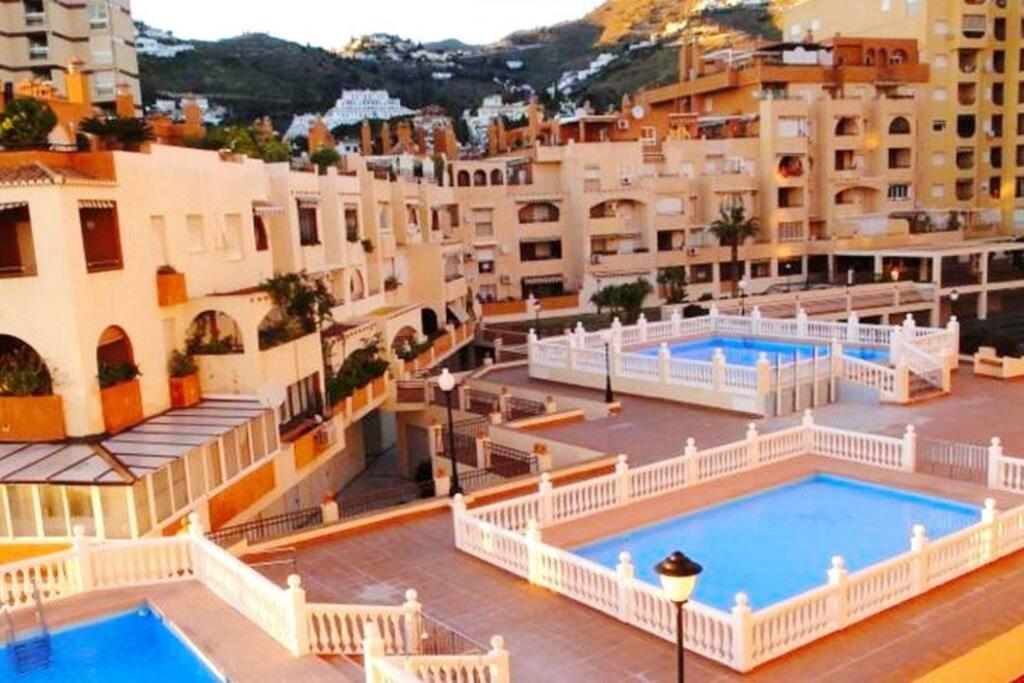 Acogedor Con 3 Piscinas En Primera Linea De Playa Almunecar