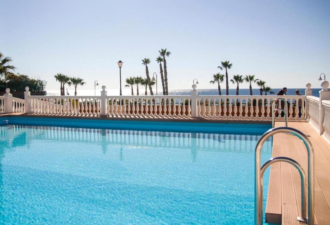 Acogedor Con 3 Piscinas En Primera Linea De Playa *