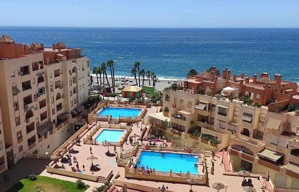 Apartment Acogedor Con 3 Piscinas En Primera Linea De Playa